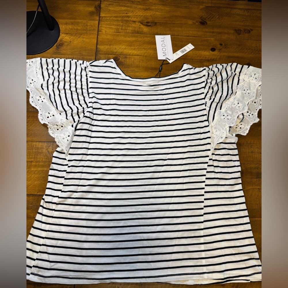 Tahari Blouse Black White Striped Ruffle Short Sleeve NWT size XL - Picture 6 of 6